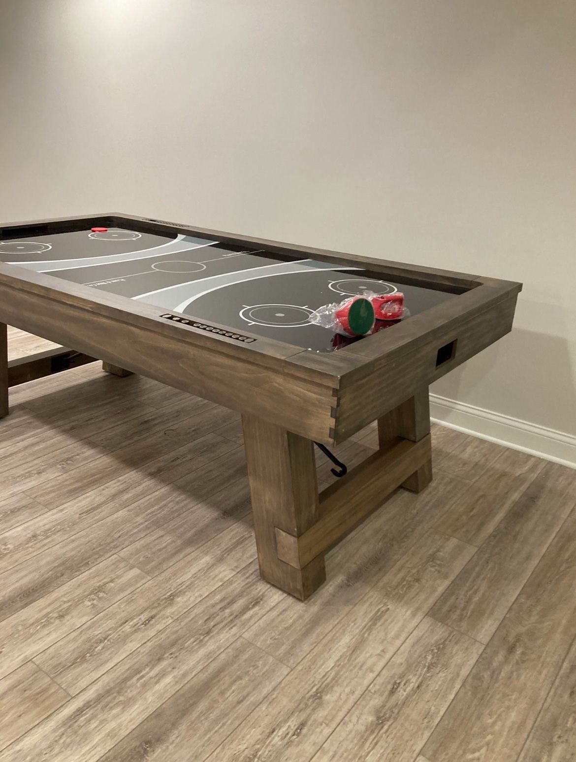 Air hockey table