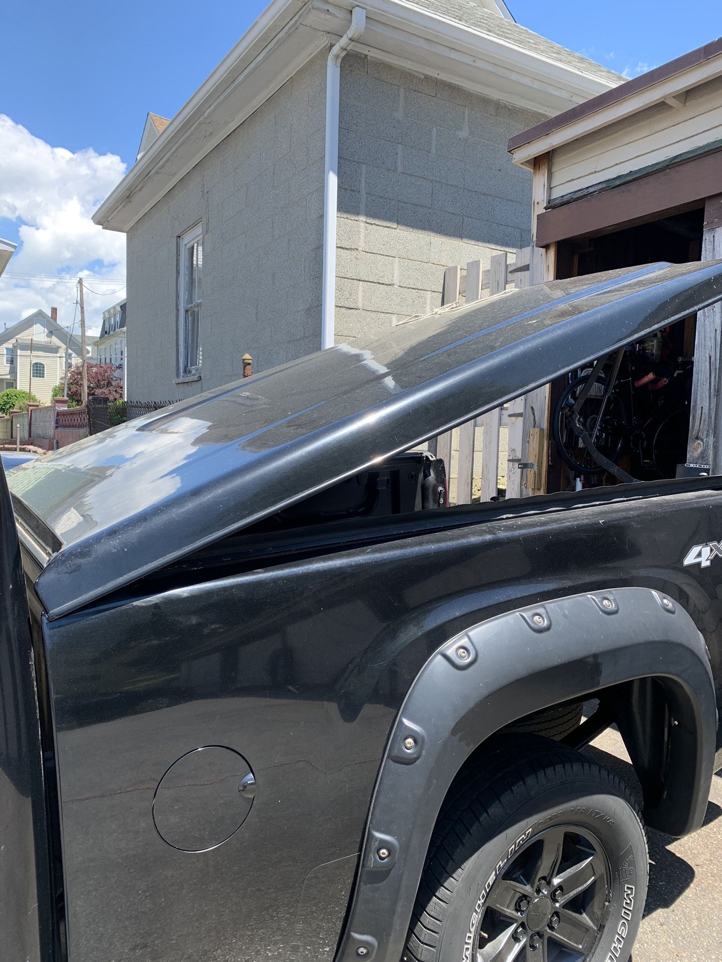 07 Gmc Are Bed  Cover