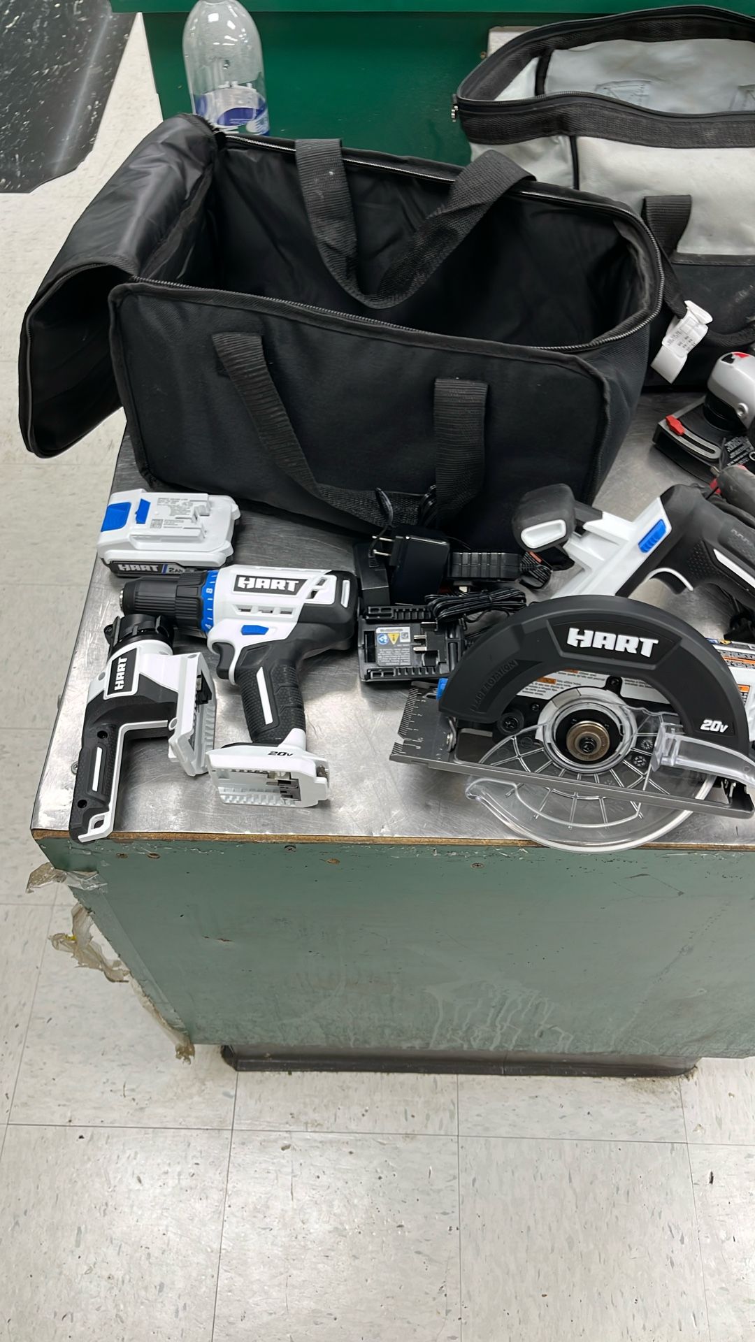 Hart 3 Pc Cordless Combo 1 Battery 2 Chargers Bag & Accessories