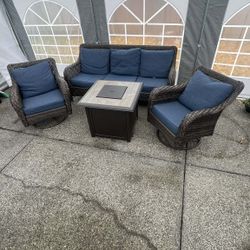 OUTDOOR PATIO FURNITURE WITH FIRE PIT 