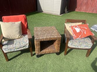 Patio Set (2 chairs w table)