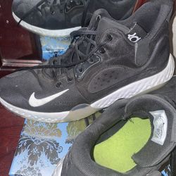 Men’s Nike Shoes Hardly Used Been Put Away