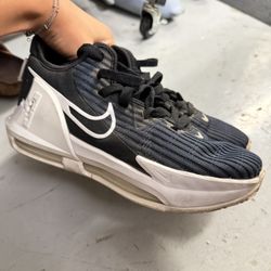 Nike LeBron Witness 6 basketball shoe