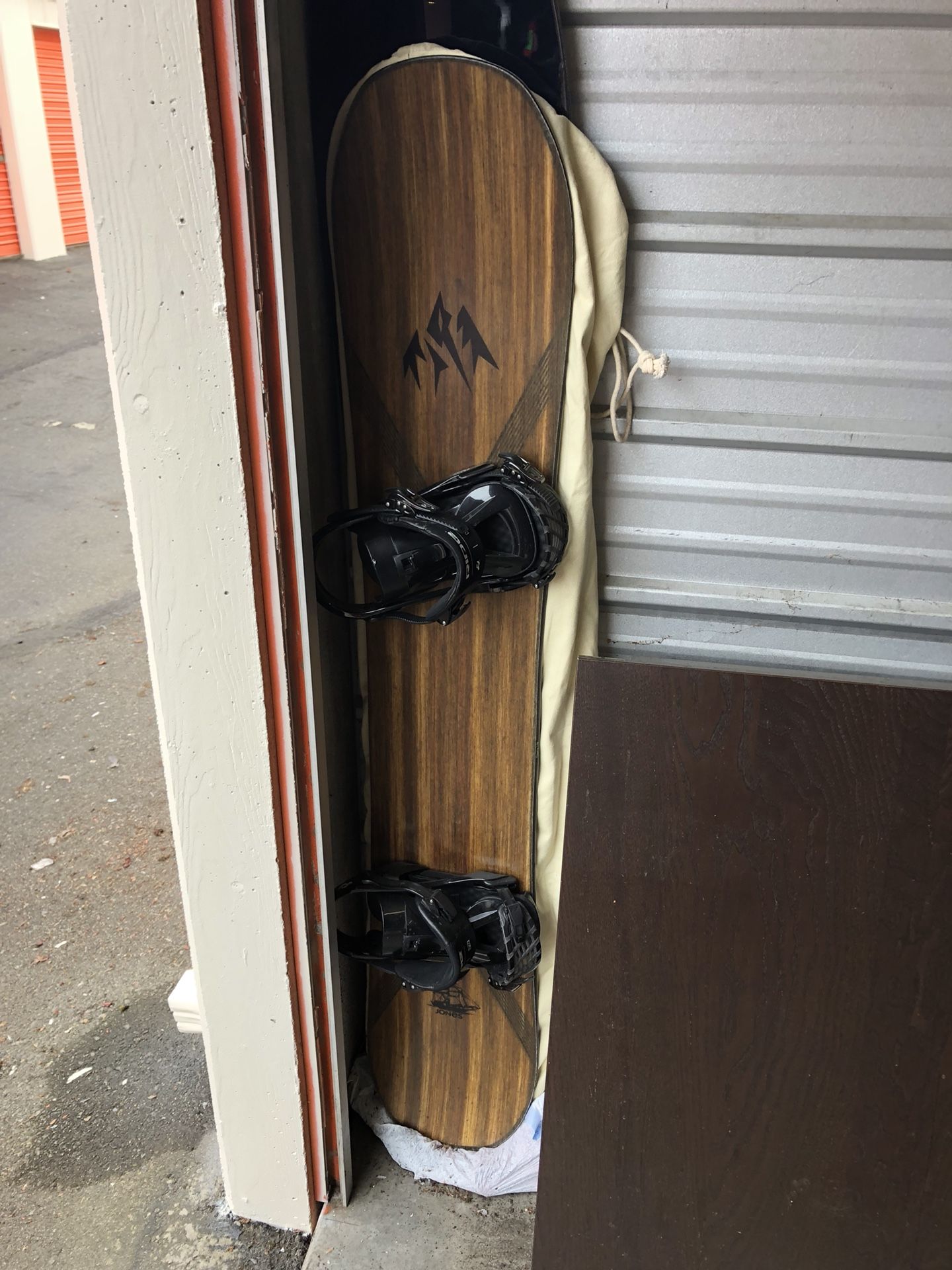 Jones Flagship 158 snowboard w/Ride bindings