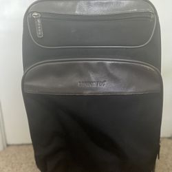 LONDON FOG Suitcase With Several Storage Pockets