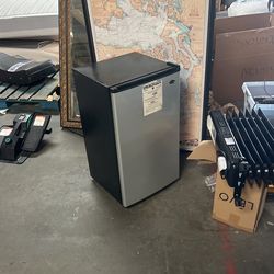 Sanyo Mini Fridge