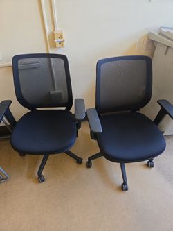 Black Mesh Office Chairs – Set of 2