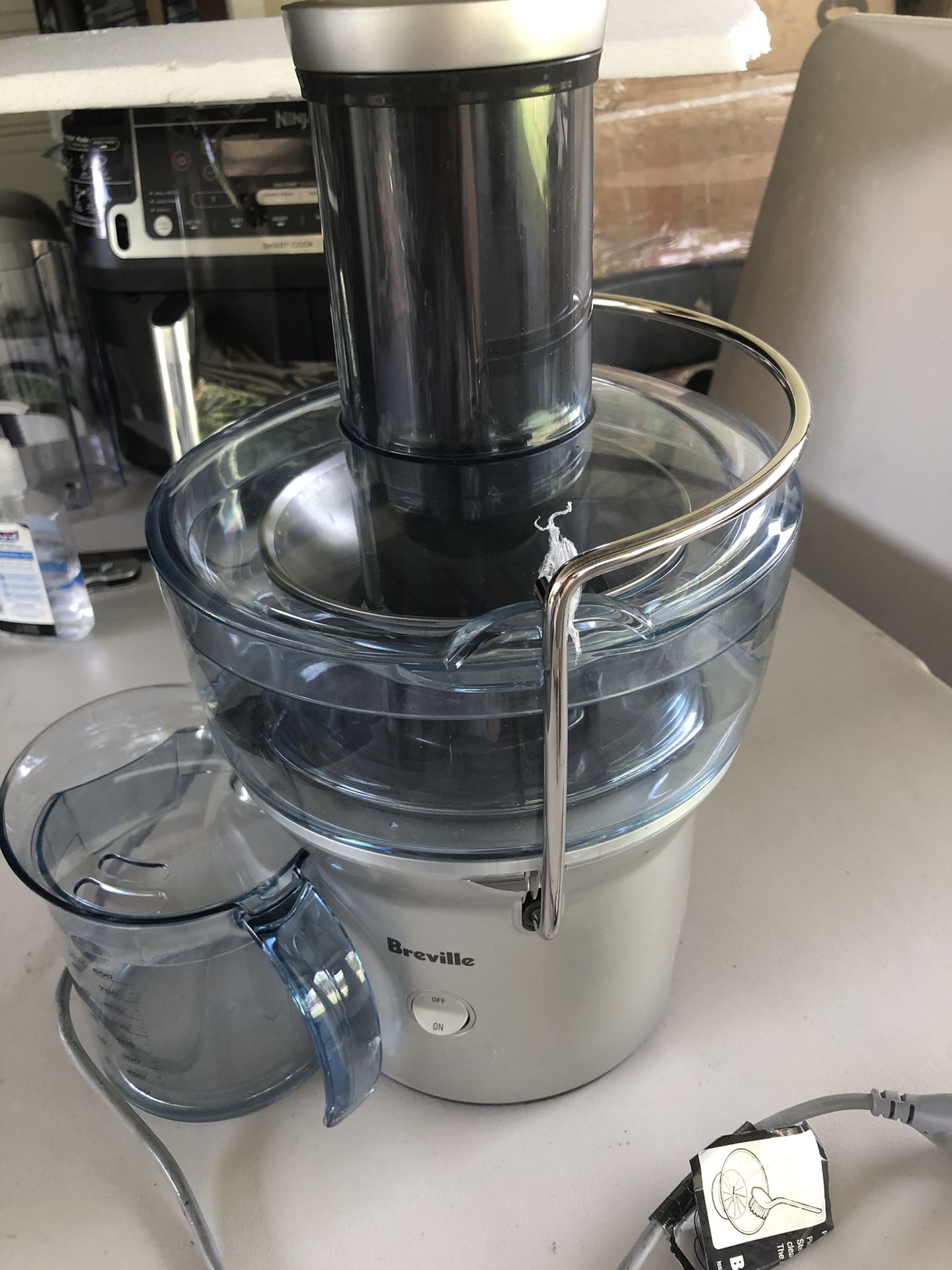 	Breville BJE200XL Juice Fountain Compact Centrifugal Machine 25 oz Silver	