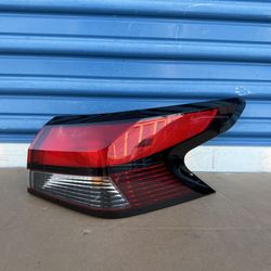 2020,2021,2022,2023,2024,2025 Nissan Versa TailLight/Mica Trasera Rh Passenger Oem,Original  Ask