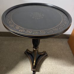 Elegant Wood end table 