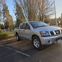 Nissan Titan 5.6 S.E. 