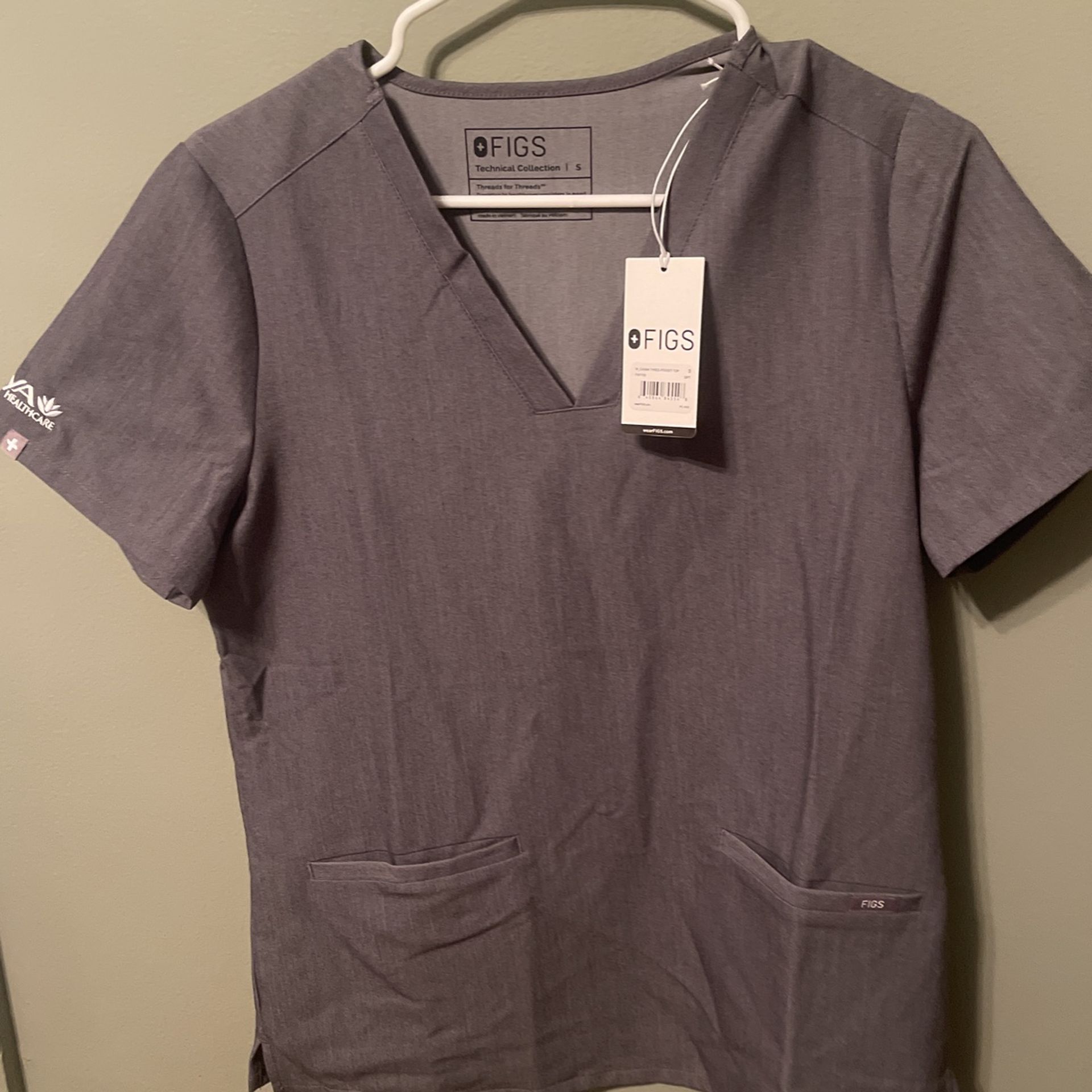 FIGS-Womens Graphite Casma™ Three-Pocket Scrub Top. S / graphite **TAGS STILL ON