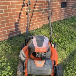 Self propelled Husqvarna push mower runs and cuts good 