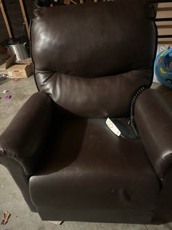 Power lift recliner