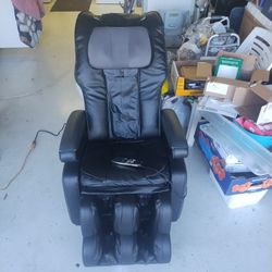 Cozzia Model 16028 Massage Chair