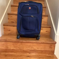 Swiss Gear Carry On Luggage.( Blue) Excellent Condition.Dimensions are;  14”W —10”D –22”H