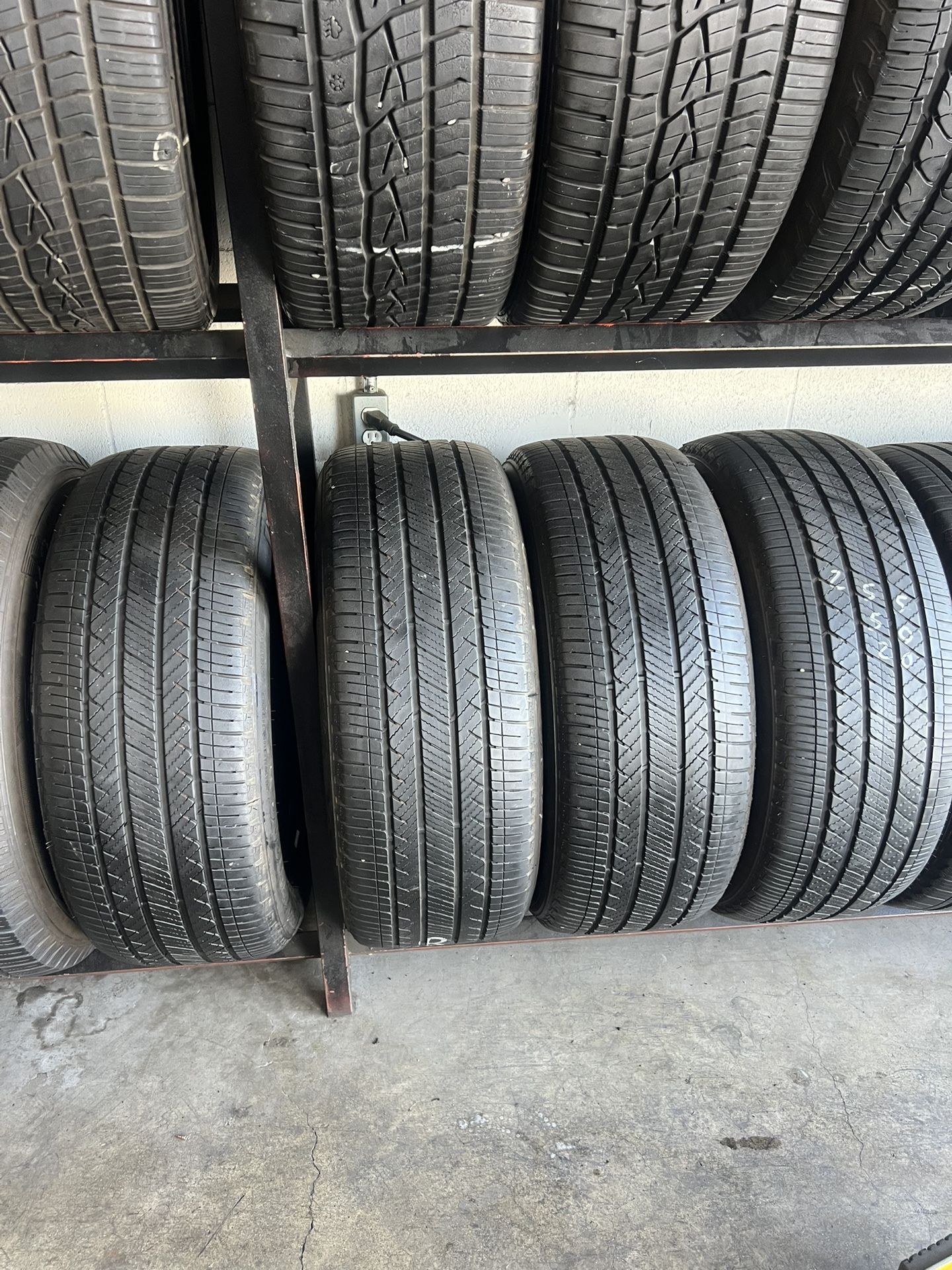 SET OF TIRE 255 50 20 BRIDGESTONE 85% LIFE