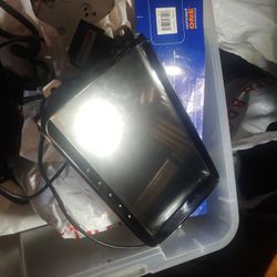 Jetta Aftermarket.  Apple car Play And Android Radio Top Of The Line Radio. Has All. Gps Hands Free Bluetooth. Revers Camara Input.  Trae Todo Lo Ult.