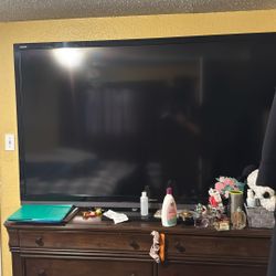 Sharp Aquos 70 inch LCD-HDTV MODEL-LC7OLE632U