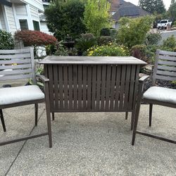 Outdoor Bar With Stools