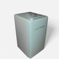 Daewoo FR-044RCNM Retro Compact MiniFridge Small Refrigerator 4.4 Cu. Ft. | Mint Green