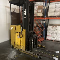 Yale Electric standing forklift (needs Battery)
