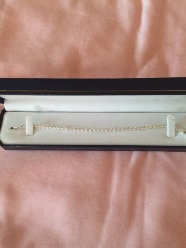 Sterling silver ten nice braclet with cubic zirconia beautiful sparkle