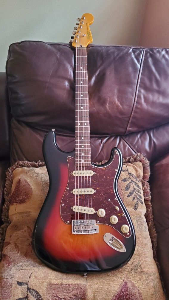 Still Like New! 2012 Squire by Fender Classic Vibe Stratocaster 60's Electric Guitar !!!