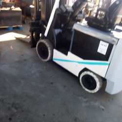 Forklifts With Battery Charger Nissan 
