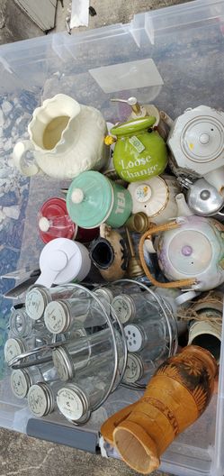 Mixed Lot of Kitchen and Home Collectibles
