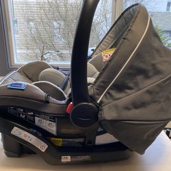 Graco Snugride Snuglock 35 Infant Seat/Base + Additional Base for Sale in  Seattle, WA - OfferUp