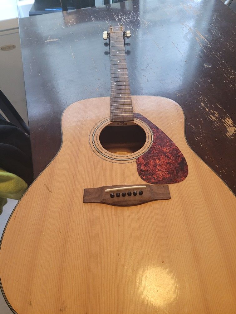 Yamaha F335
