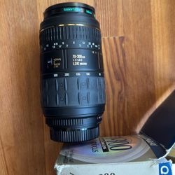 Quantaray AF LD 70-300mm f/4-5.6 Tele-Macro Lens for Nikon F