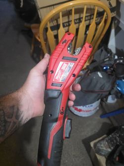 Milwaukee M12 tubing cutter to only