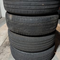235 65 18 Michelin Tires Set Of 4 Tires
