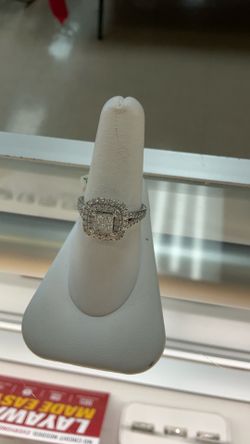Ring 14k, W Diamonds, 4.4grms