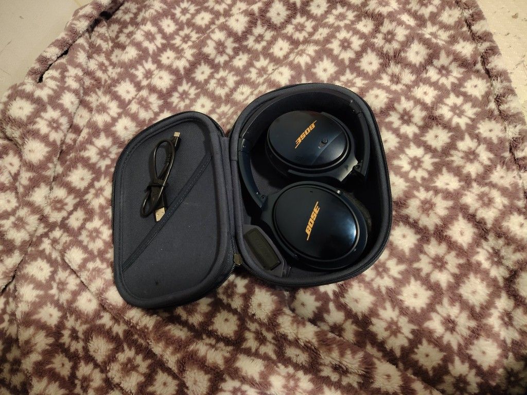 LIMITED EDITION BOSE HEADPHONES 