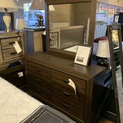 Farrow Dresser With Mirror