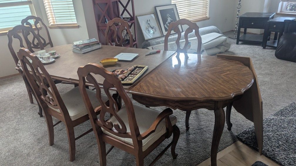 Dinning Table With 6 Chairs