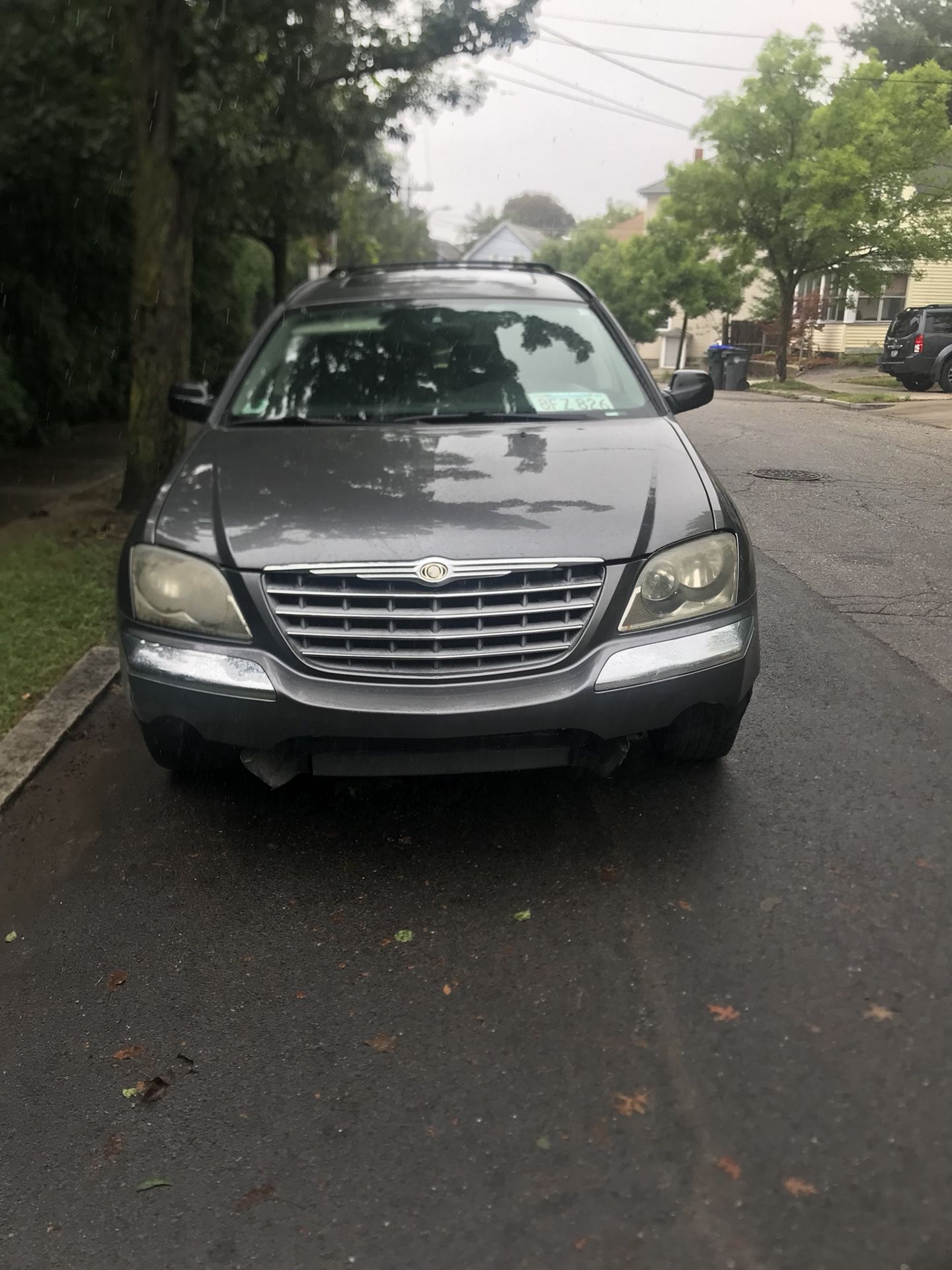 Christler pacifica 2004 nothing wrong at all no lights on needs no work cars excellent