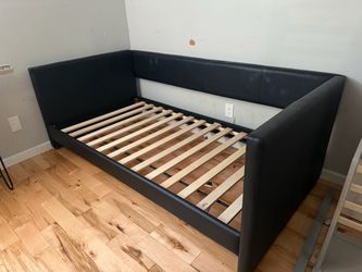 Black Faux Leather Day Bed, Twin
