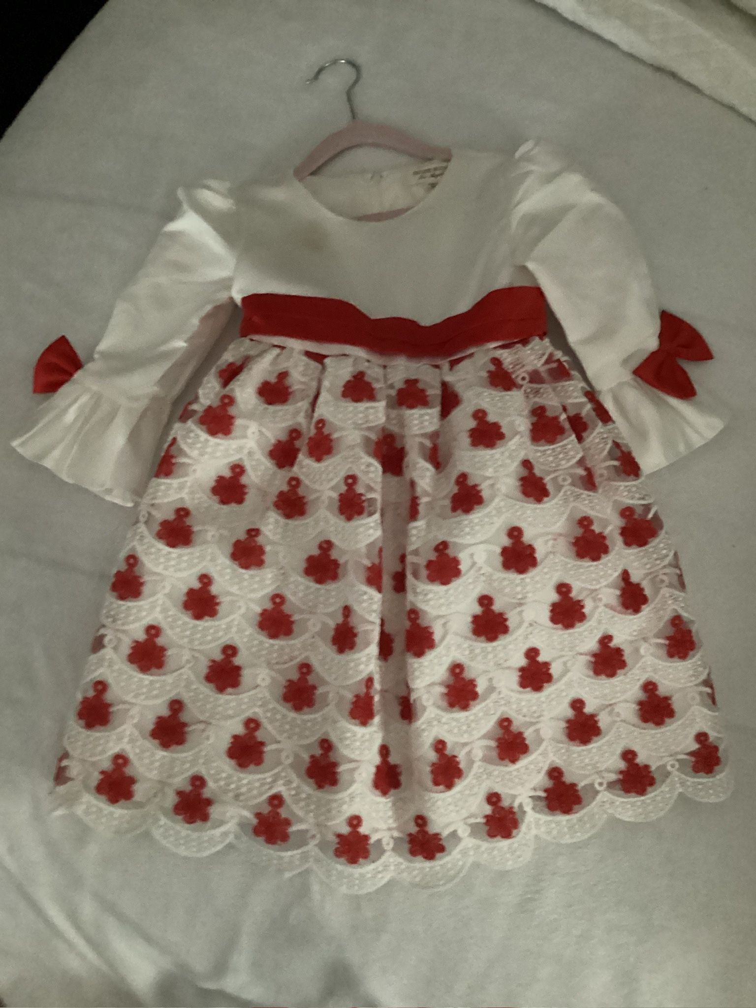 Little Girls Size 4 Fancy Dress With Under Petticoats. Red & White.