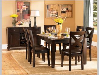 Coomer dining room table