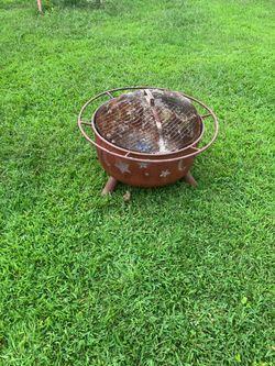 Outdoor Metal Fire Pit with Spark Screen