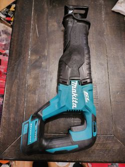 Makita sawzall broshlees 18volt