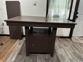 Dining Table - moving! Need it gone