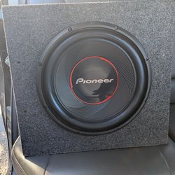 Pioneer 12 inch subwoofer with Jensen 1200w amp in truck box