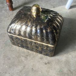 Vast Box Black And Gold