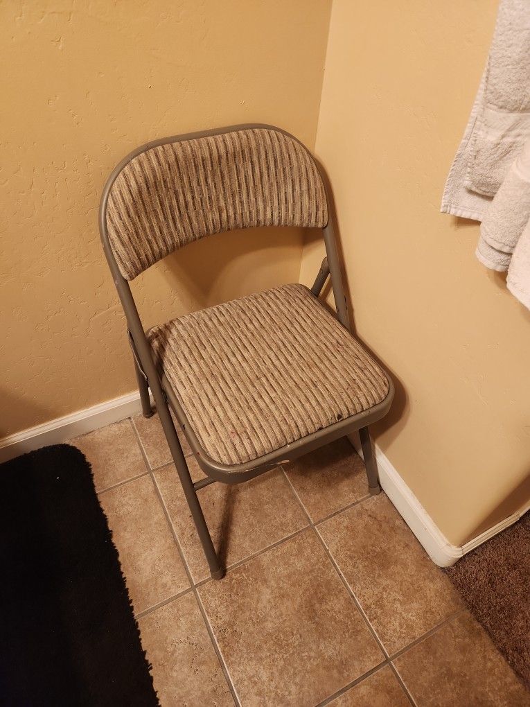 2 Folding Chairs