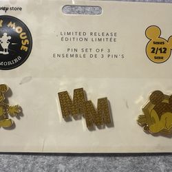 New Disney pin set